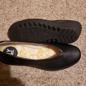 FLY London Black Wedge Woman's Size 39 #P500025149 🆕